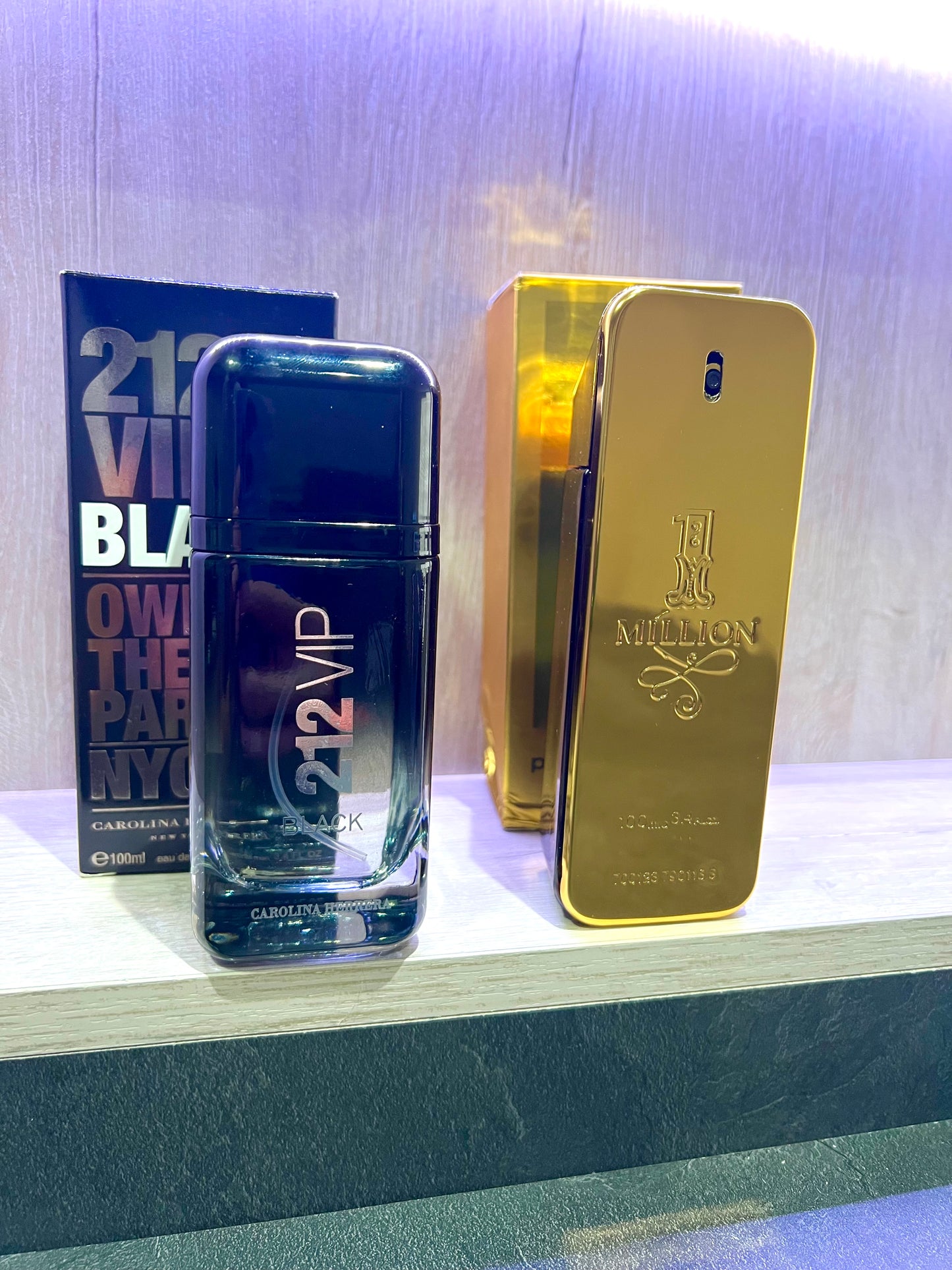 DÚO PERFUMES ( One Million + 212 VIP Black ) + Regalo Perfumero 🎁