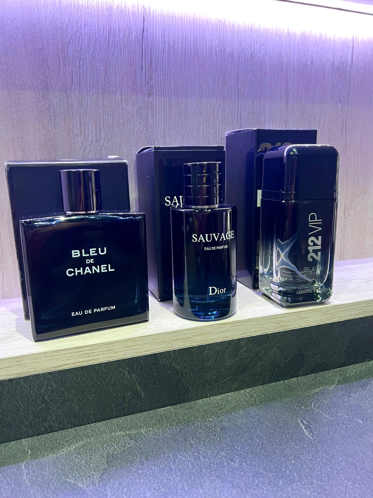 TRÍO PERFUMES ( Dior Savage + Bleu Chanel + 212 VIP Black ) + Regalo Perfumero 🎁
