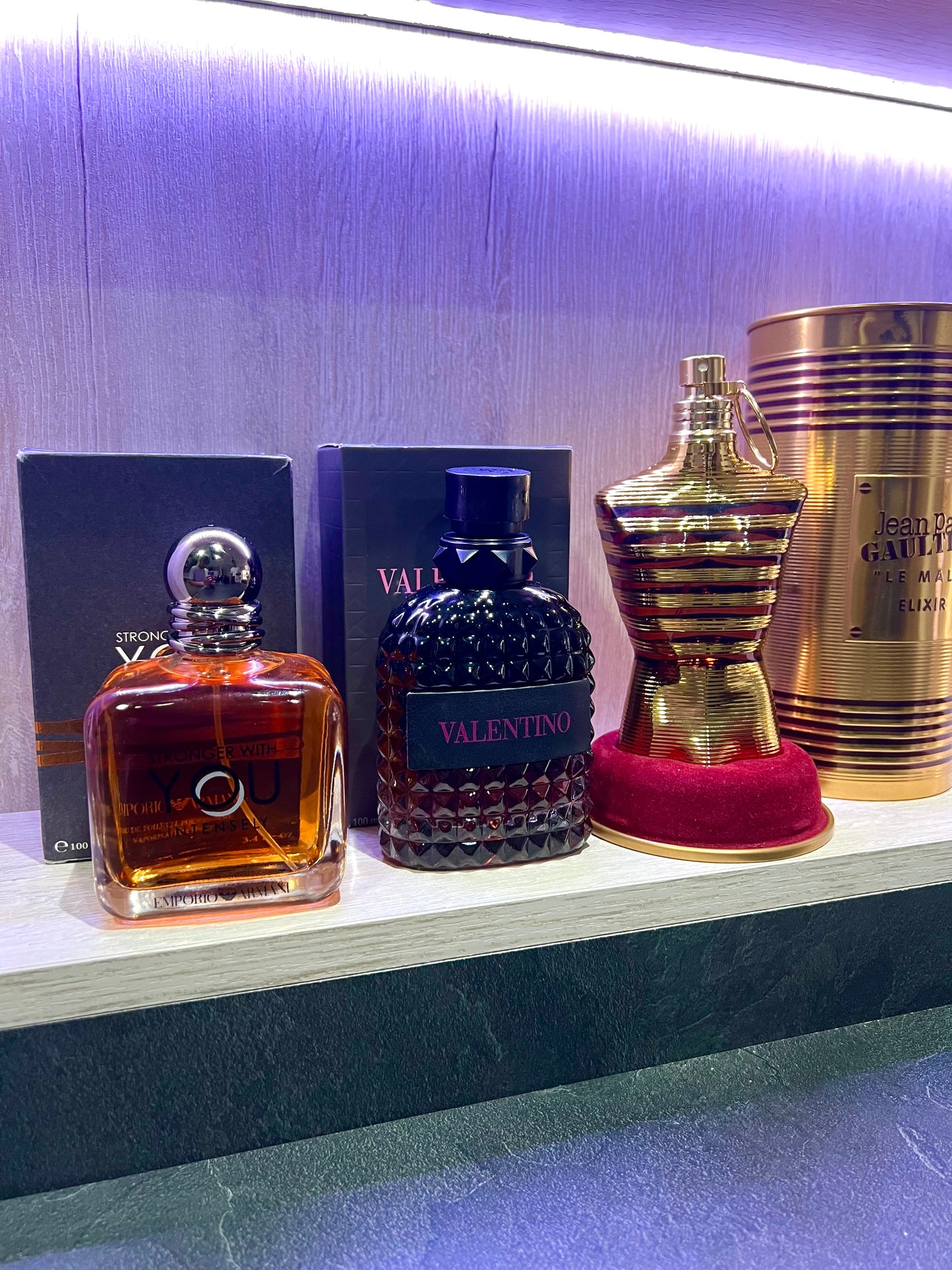 TRÍO PERFUMES ( JPG Elixir + Stronguer WY + Valentino Born in Roma ) + Regalo Perfumero 🎁