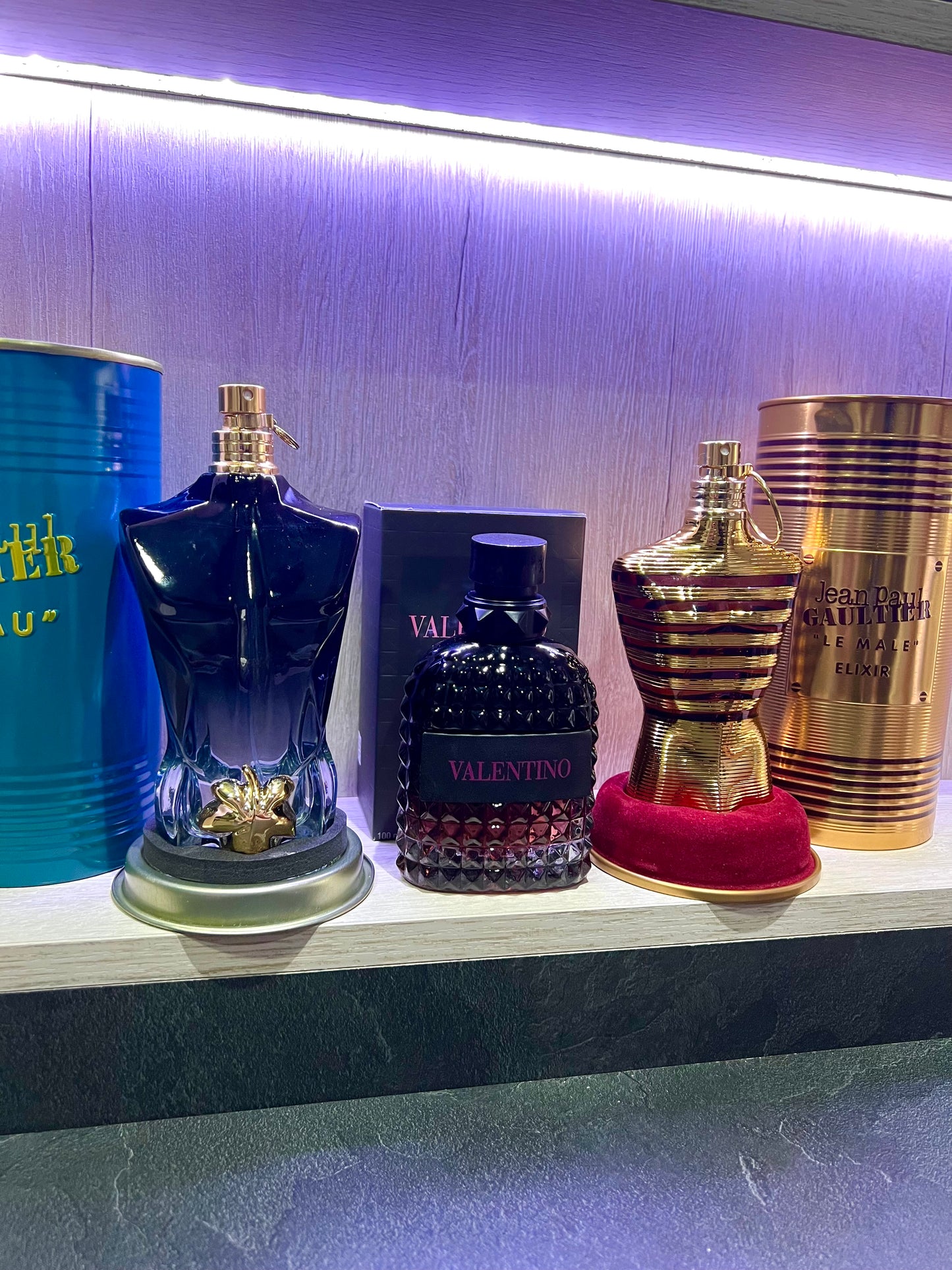 TRÍO PERFUMES ( JPG Elixir + JPG Le Beau + Valentino Born in Roma ) + Regalo Perfumero 🎁