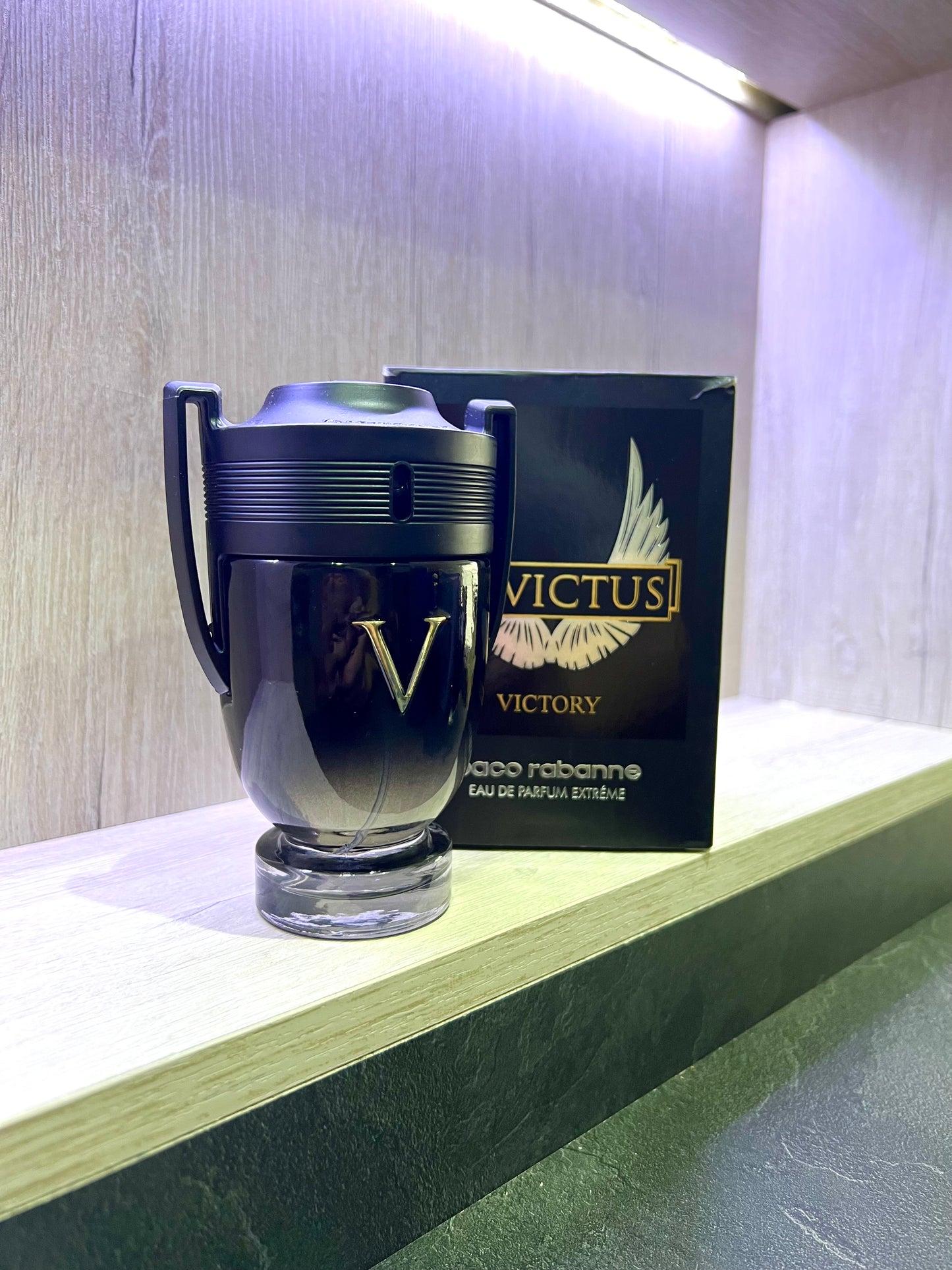 5 PERFUMES + 1 OBSEQUIO ( Club de Nuit + Invictus Victory + Asad + Stroguer Intensly + JPG Elixir + 1 Perfumero )