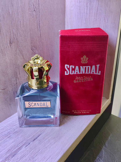 5 PERFUMES + 1 OBSEQUIO ( Valentino + Club de nuit + montale arabians tonka + sauvage elixir + Scandal + 1 Perfumero )